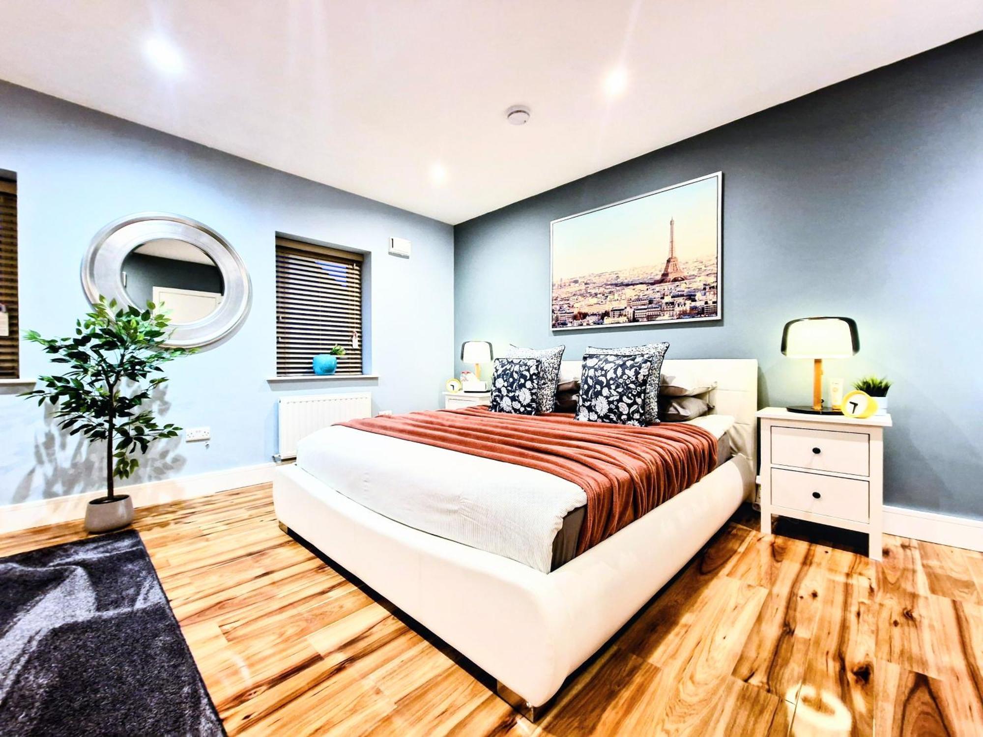 Master Bedroom With Ensuite Лукан Екстер'єр фото
